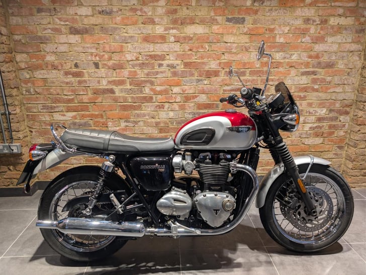 Triumph BONNEVILLE T120