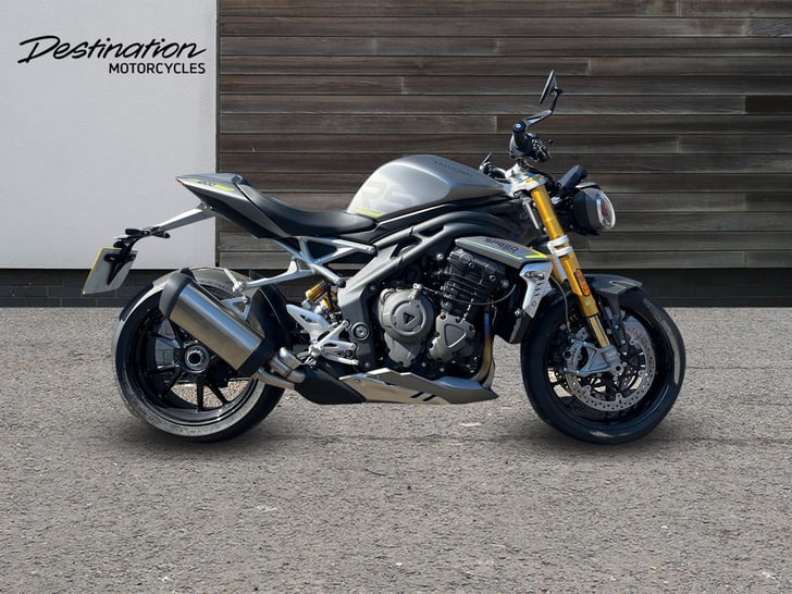 TRIUMPH SPEED TRIPLE 1200 RS