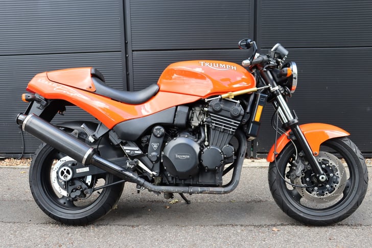 Triumph SPEED TRIPLE 900