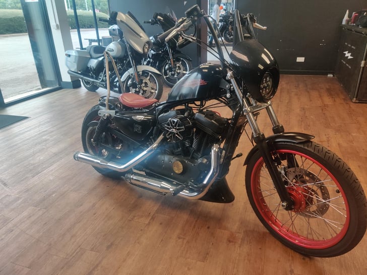 Harley-Davidson SPORTSTER XL1200V SEVENTY TWO
