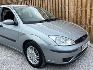 Used Ford FOCUS FOCUS 1.6I 16V ZETEC 5DR for sale in Chesterfield | Image 2