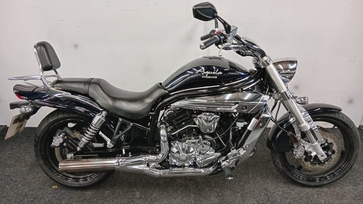 Hyosung GV650 AQUILA