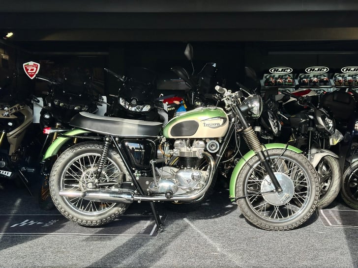 TRIUMPH TROPHY TR6R 