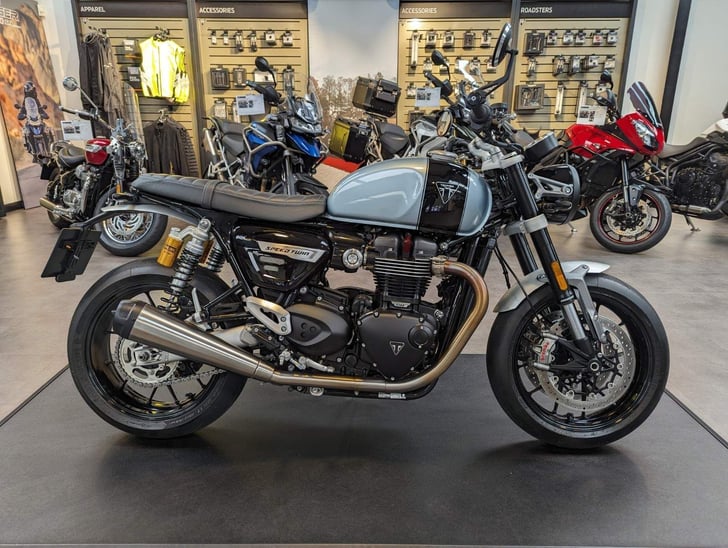 Triumph SPEED TWIN 1200 (JET BLACK)