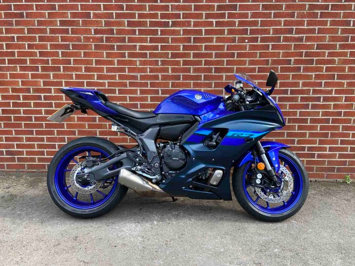 Yamaha YZF R7 (YZF690) 