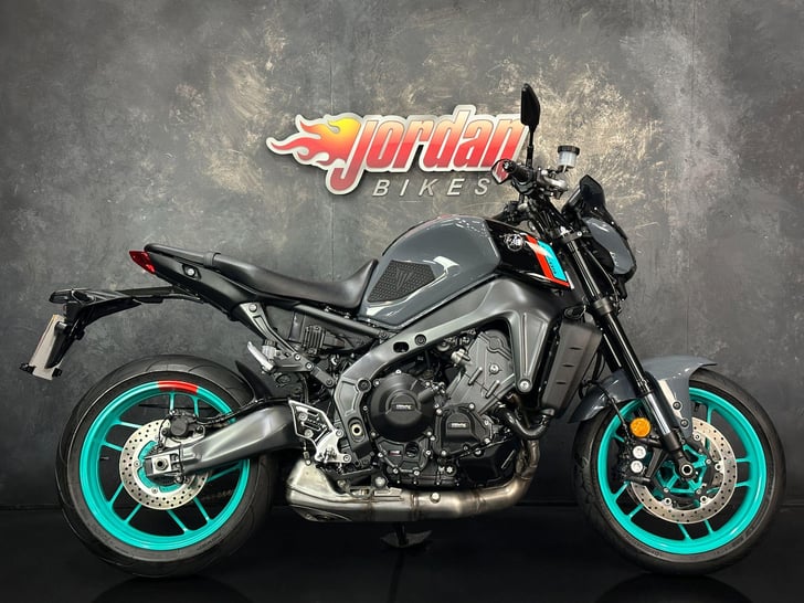 Yamaha MT-09 900 HYPER-NAKED