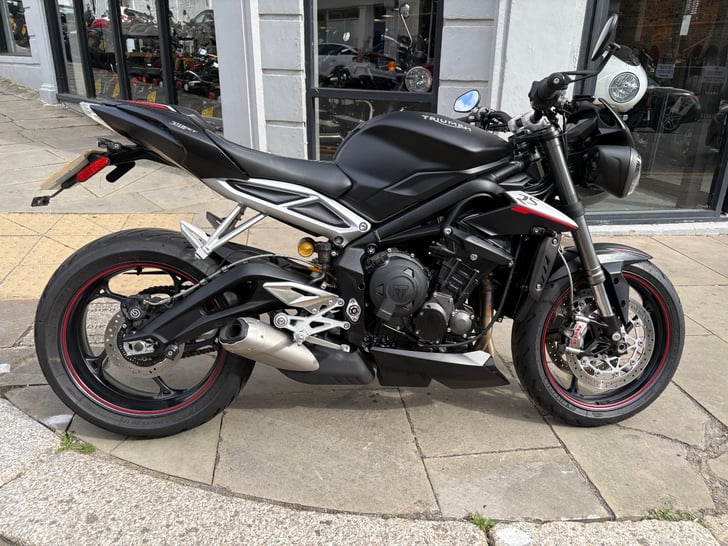 Triumph STREET TRIPLE RS