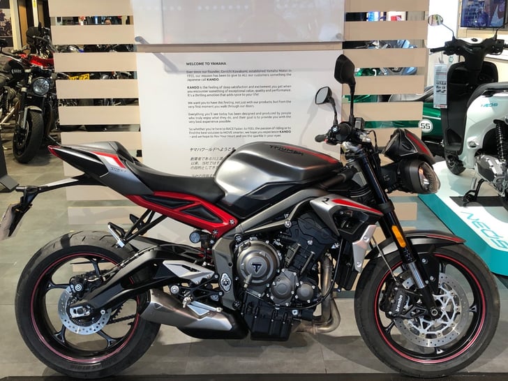 TRIUMPH STREET TRIPLE 765 R