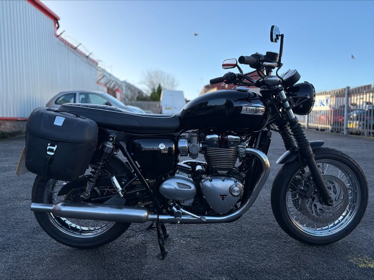 Triumph BONNEVILLE T120