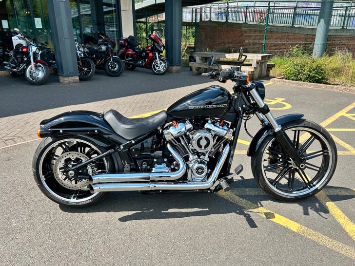 Harley-Davidson SOFTAIL FXBRS BREAKOUT 114