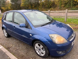 Used Ford FIESTA FIESTA 1.25 ZETEC CLIMATE 5DR for sale in Chesterfield | Image 3