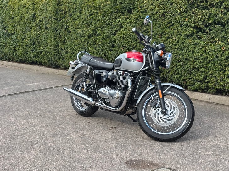 TRIUMPH BONNEVILLE T120