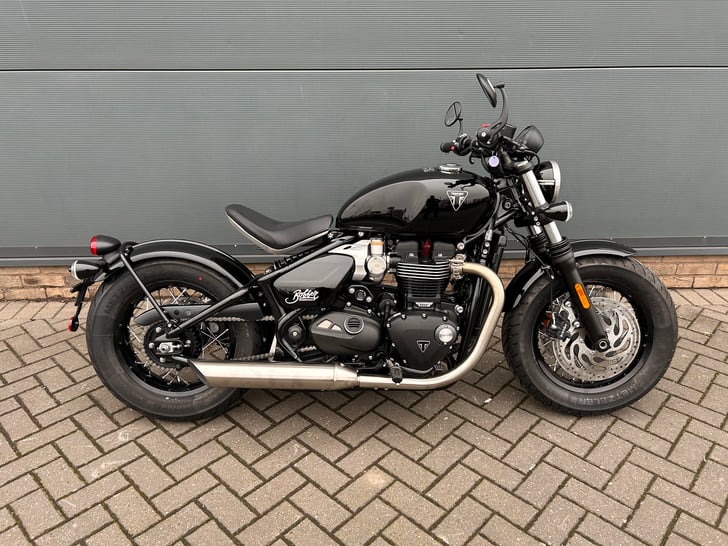 TRIUMPH BONNEVILLE BOBBER