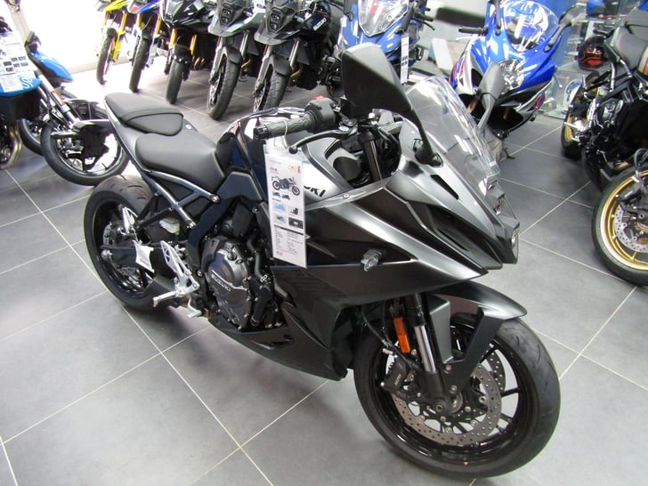 SUZUKI GSX-8R 800