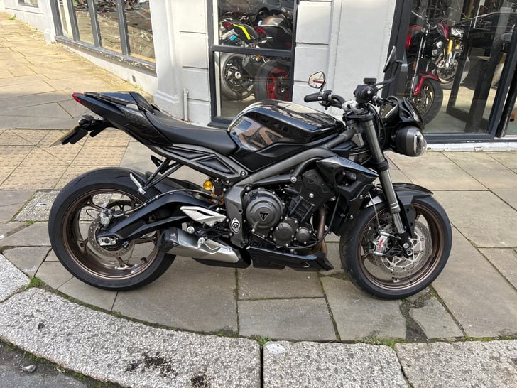 TRIUMPH STREET TRIPLE 765 RS