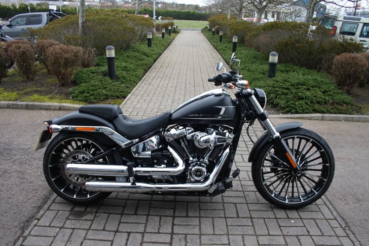 Harley-Davidson BREAKOUT 1923 23 