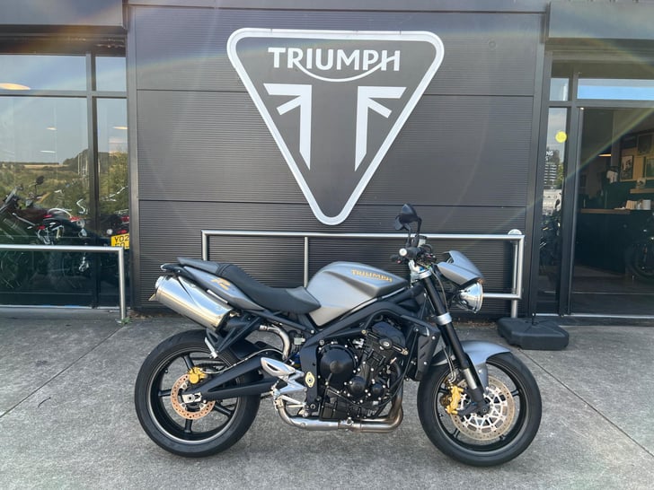 Triumph STREET TRIPLE 675 R