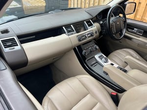 Used Land Rover RANGE ROVER SPORT RANGE ROVER SPORT 3.0 SD V6 HSE AUTO 4WD EURO 5 5DR for sale in Chesterfield | Image 2