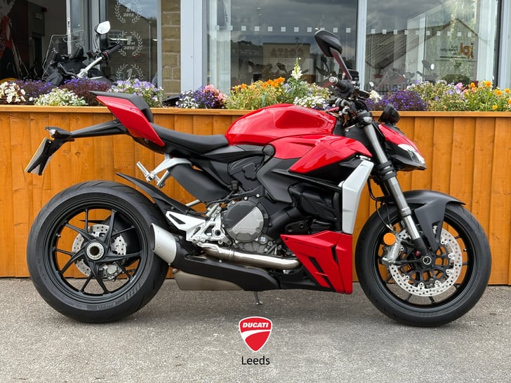 Ducati STREETFIGHTER V2