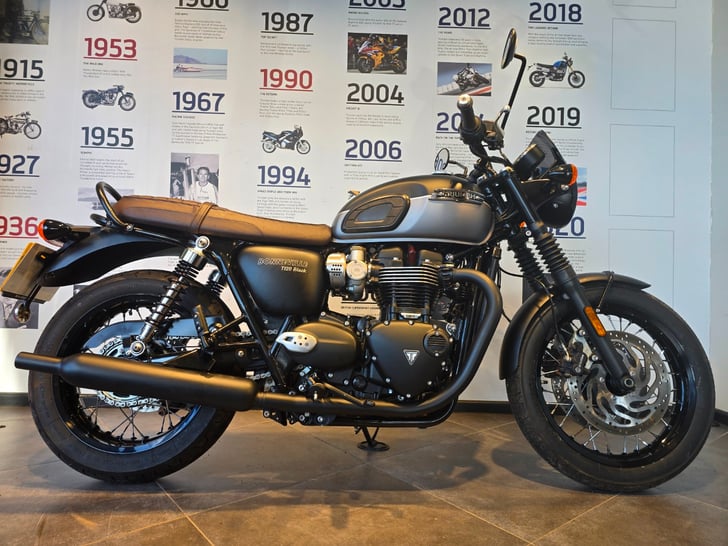 Triumph BONNEVILLE T120 BLACK