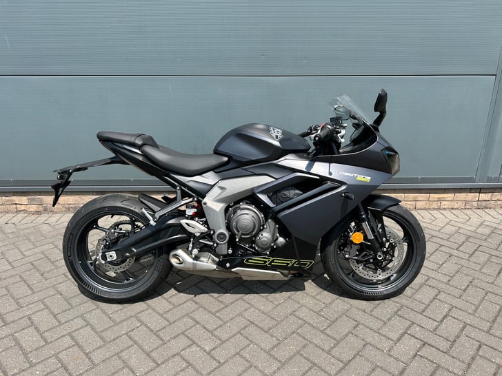 Triumph DAYTONA 660