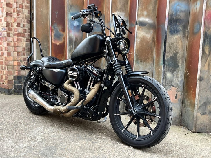 Harley-Davidson SPORTSTER 883 XL883N IRON 883