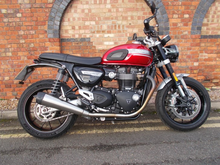 TRIUMPH SPEED TWIN 1200