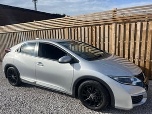 Used Honda CIVIC CIVIC 1.6 I-DTEC S EURO 5 (S/S) 5DR for sale in Chesterfield | Image 2