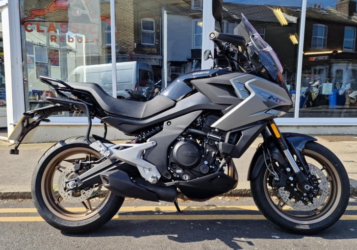 Cfmoto 700MT