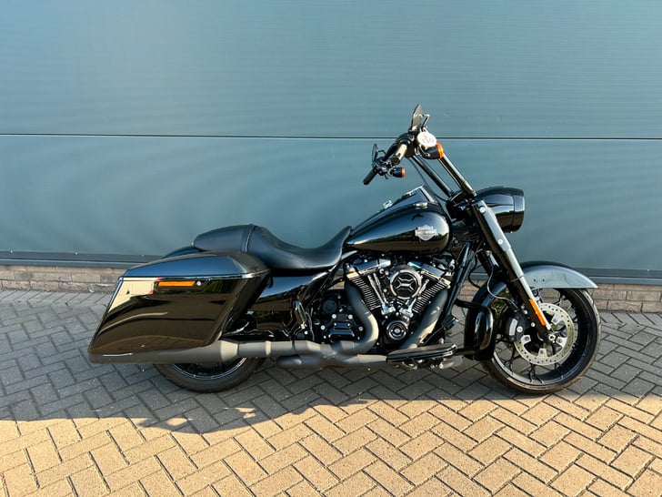 Harley-Davidson TOURING FLHRXS ROAD KING SPECIAL