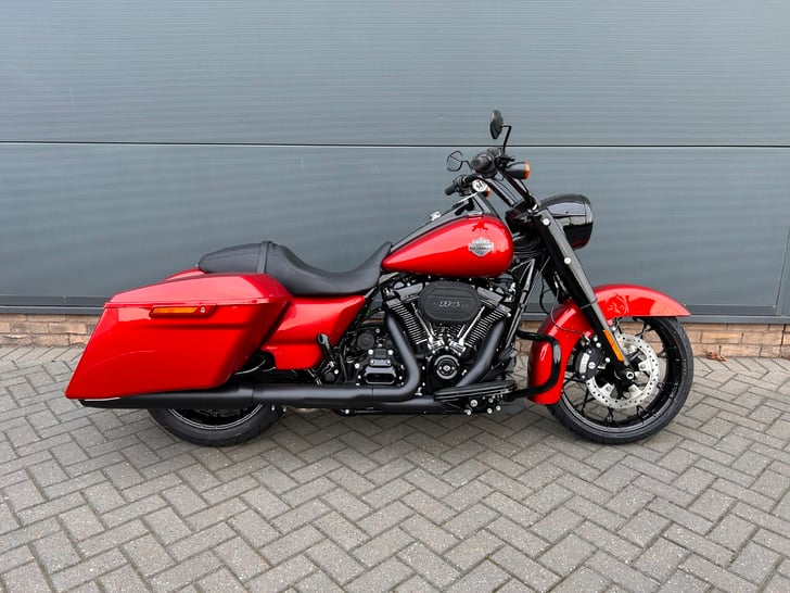 Harley-Davidson TOURING FLHRXS ROAD KING SPECIAL