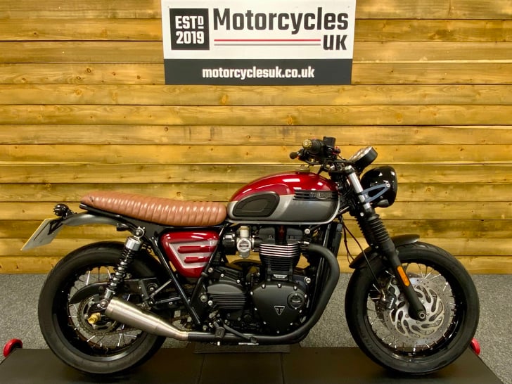 Triumph BONNEVILLE T120 BLACK