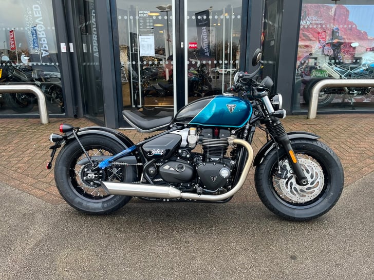 TRIUMPH BONNEVILLE BOBBER