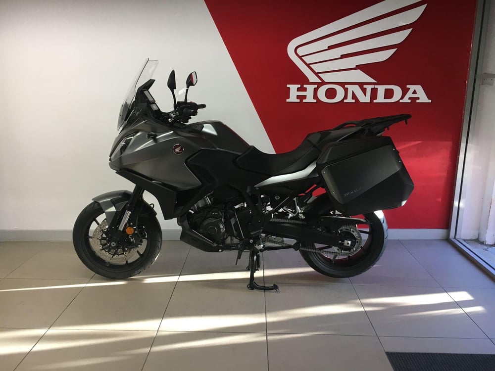New Honda NT1100 NT1100 MANUAL for sale in Newcastle upon Tyne