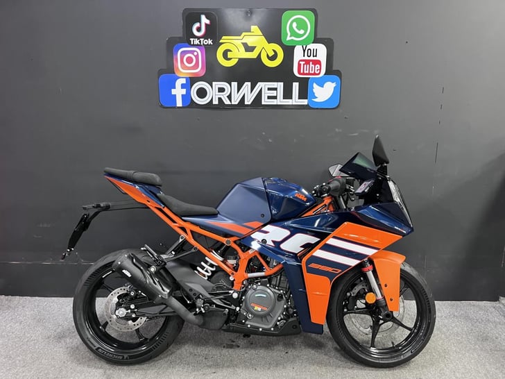 KTM RC 390 2024 