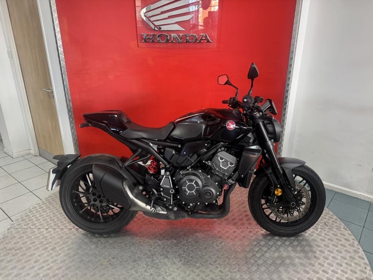 Honda CB1000R BLACK EDITION