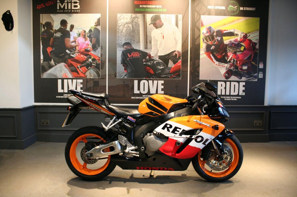 Used Honda CBR1000RR FIREBLADE CBR1000RR FIREBLADE 2005 for sale in Watford