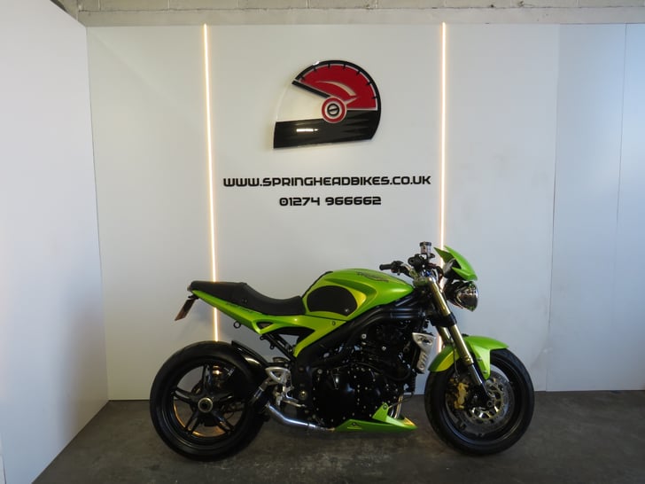 TRIUMPH SPEED TRIPLE 1050