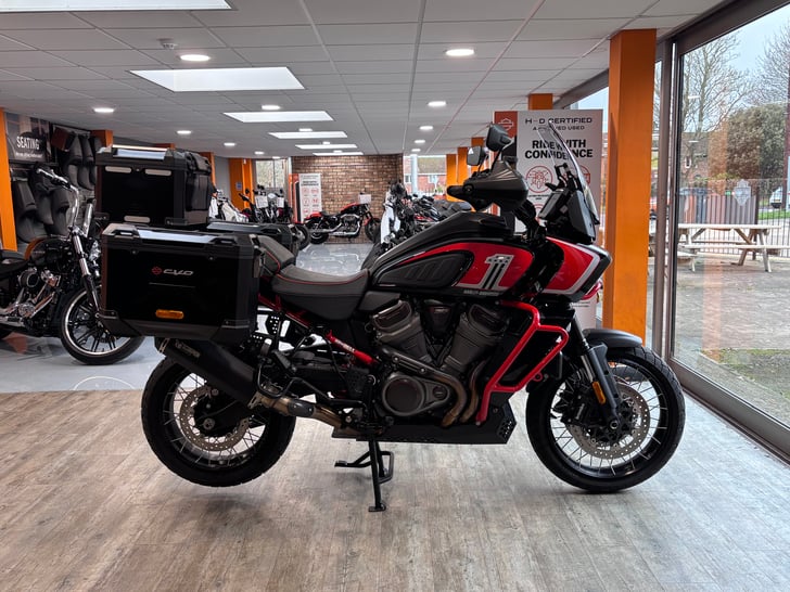 HARLEY-DAVIDSON ADVENTURE TOURING RA1250SE PAN AMERICA CVO