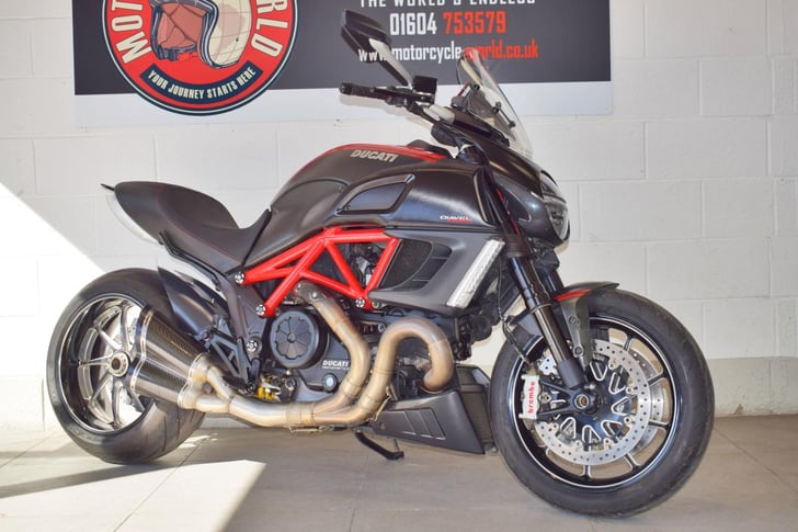 Ducati DIAVEL CARBON