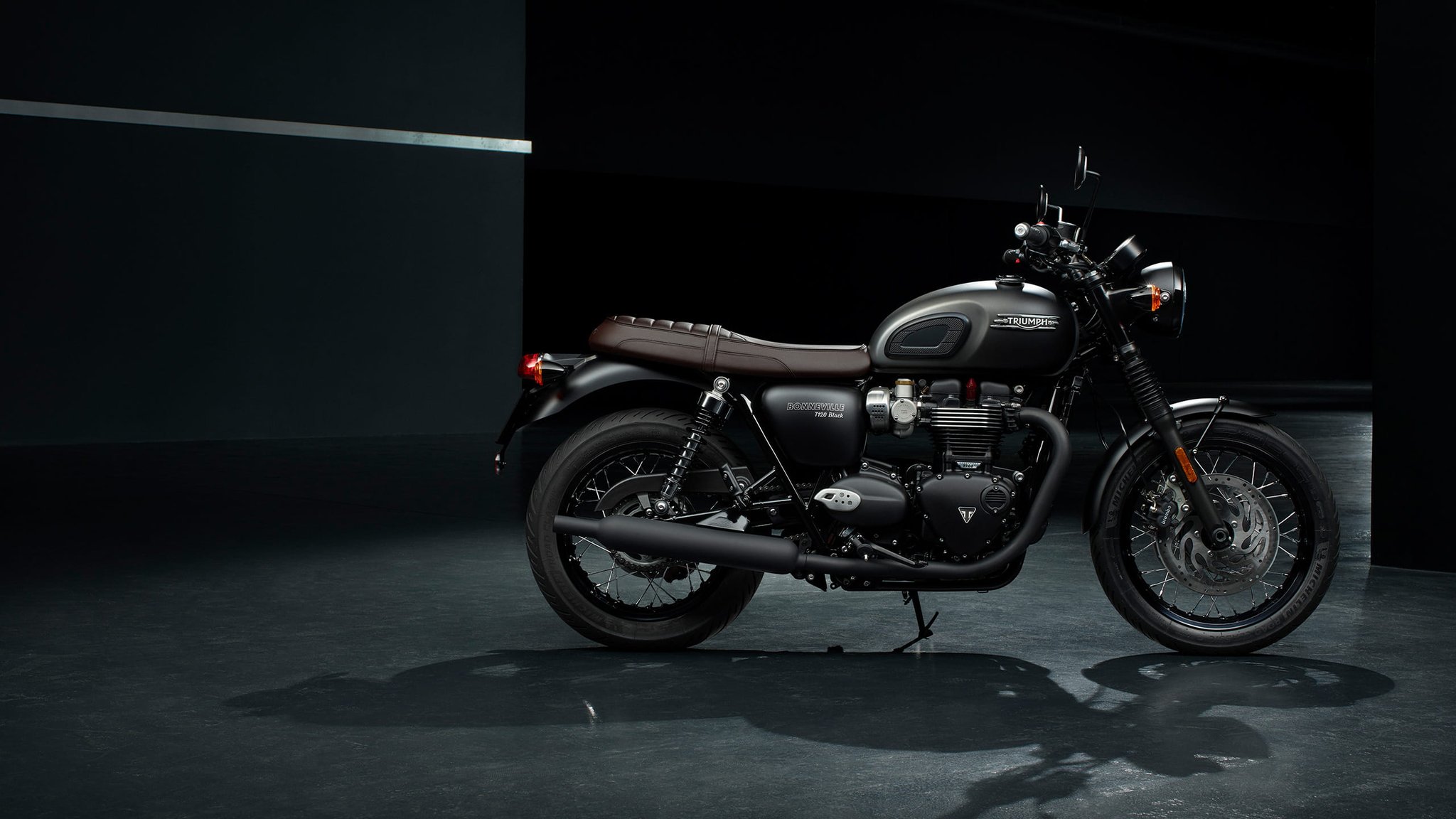 Triumph Bonneville T120 Black Stealth Edition
