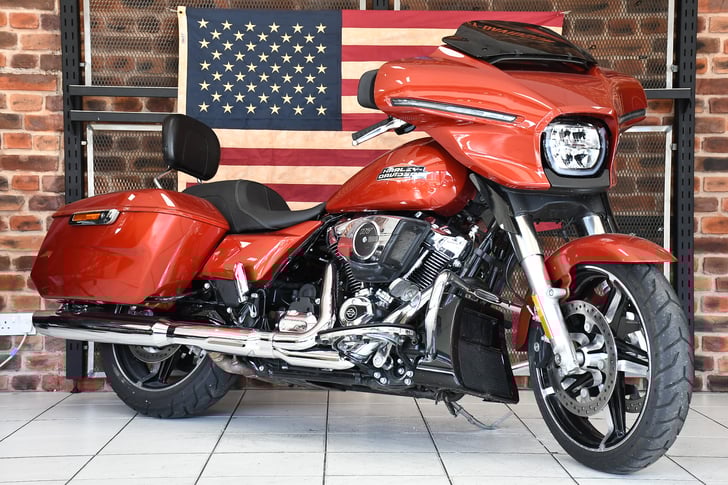 Harley-Davidson STREET GLIDE