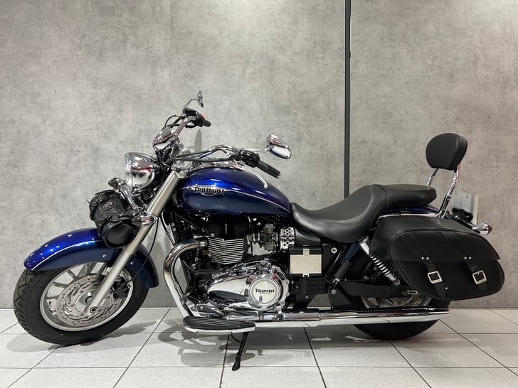 TRIUMPH BONNEVILLE AMERICA