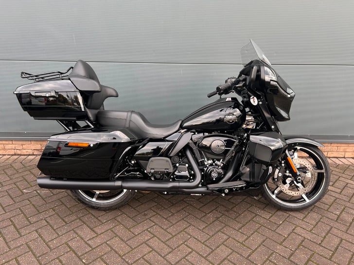 HARLEY-DAVIDSON TOURING FLHXU STREET GLIDE ULTRA