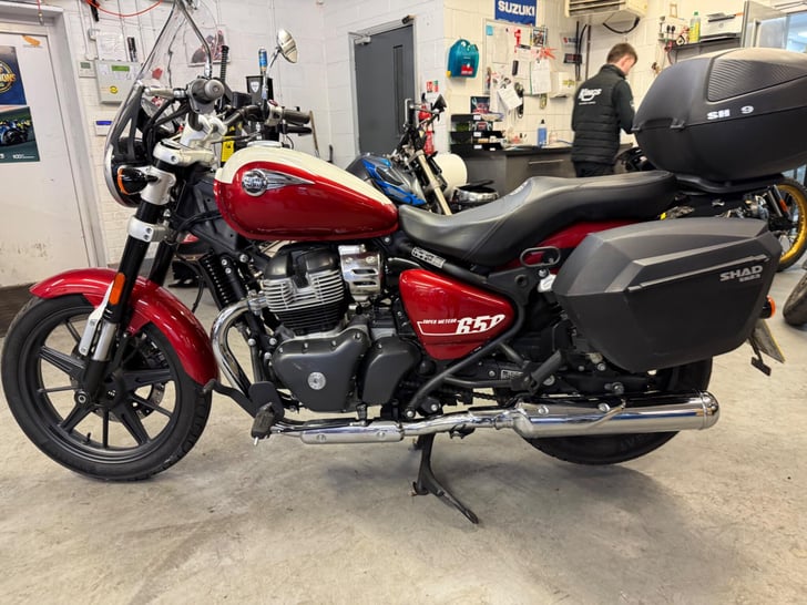 Royal Enfield SUPER METEOR 650