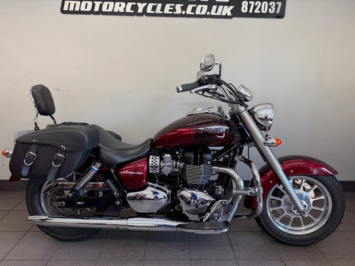 Triumph BONNEVILLE AMERICA