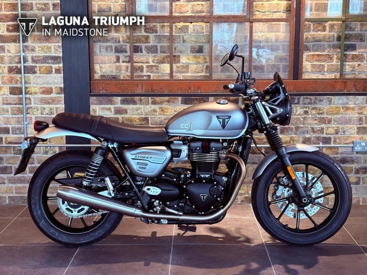 TRIUMPH STREET TWIN 900 