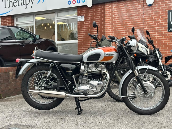Triumph BONNEVILLE 650 TWINS 