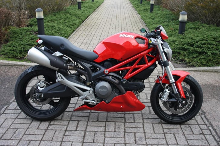 Ducati M696 + 