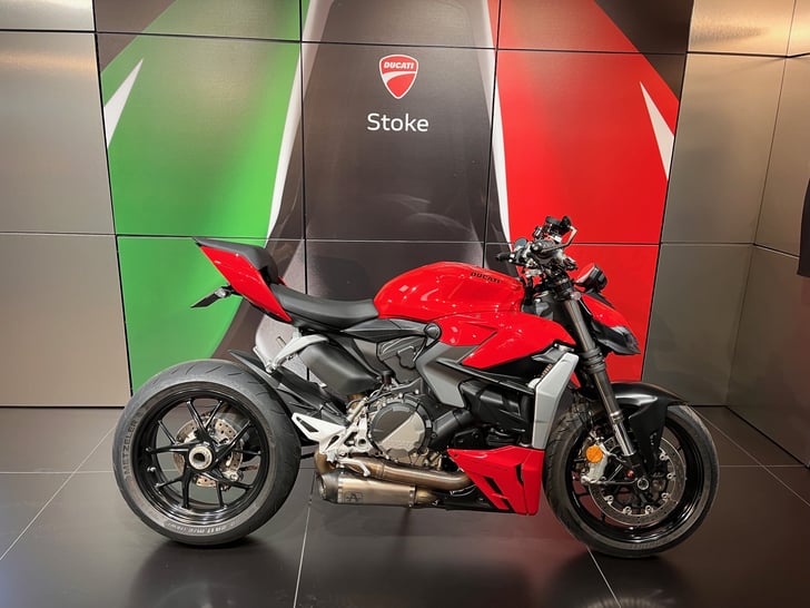 DUCATI STREETFIGHTER V2